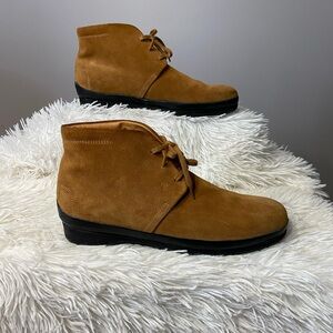TODS Ladies Suede Ankle Boots 
Chukka
Brown 
7 / 37.5